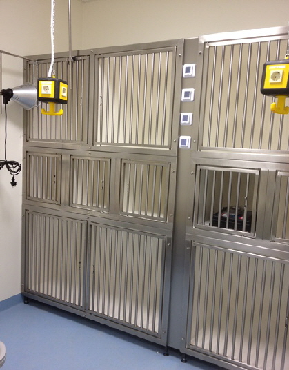 Boxen mit Edelstahlblende